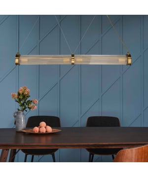 
Ontdek onze dubbele messing buisophanging in art-decostijl met horizontale glazen buizen, u zult dol zijn op het vrij klassieke ontwerp dat adel en elegantie belichaamt! Materiaal: Metaal, glas Materiaal afwerking: Lak, vernis Kleur: Messing Afmetingen: 120 x 120 x 12 cm Type gloeilamp: E14 LED gloeilampen Vermogen gloeilamp: 25 W Aantal gloeilampen: 4 Merk: Signature