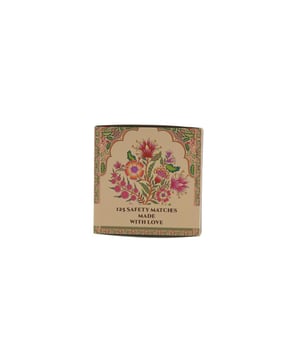 
WHAT A MATCH! This colored matchbox is practical and a beautiful styling object with its lovely design! The box is decorated with a beautiful flower print. The matches have a green head and are 10 cm long. Each box contains 125 pieces. Lighting candles has never been so much fun! Key features:- Box made of: cardboard- Matches made of: wood- Number of matches: 125 pieces- Box dimensions: 11x11x3cm- Match dimensions: 10x0.3x0.3cm Styling tip: With its beautiful flower design, this cute matchbox is an ideal gift for anyone Merk: Matchbox - Lucifer Box Flowers- Green/ Pink - 11x11x3cm
