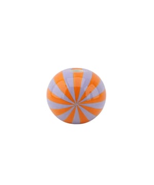 
CANDY SWIRL - Bring a cheerful, playful vibe into your home with this brightly colored Candy Swirl candle holder! Its compact size and striking, candy-inspired design make this candlestick a true eye-catcher on any table, windowsill, or shelf. Made from sturdy dolomite and finished in sparkling colors, this candle holder instantly adds a festive accent to your interior. Whether you’re throwing a party, want to brighten up your living room, or are looking for an original gift, this Candy Swirl candle holder is sure to bring a smile! A joyful eye-catcher in any interior. Key features:- Original Candy Swirl design- Made from durable dolomite- Brightlly colored, playful finish- Compact size, fits anywhere- Suitable for standard dinner candles- Dimensions: 7x7x7 cm Styling tip:Combine this candle holder with other colorful accessories or group several Candy Swirl holders together for a playful and festive effect. Use candles in matching bright colors for an extra striking look. Place the candle holder on a tray with some (fake) candies or small vases for an irresistibly sweet spot that will make everyone happy! Merk: Candle holder -Swirl - Dolomite - Orange/Lilac - 7x7x7cm
