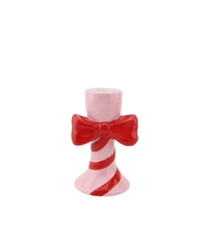 
TIED UP! - Candle holders create atmosphere, and this dinner candle holder with a bow design also brightens things up. It’s also an original birthday gift or perfect if you’re going to someone’s house for dinner. Important features:- Made of: dolomite- Suitable for a standard dinner candle- Dimensions: 9x8x14 cm Styling tip: Choose a candle color that matches the holder or opt for a contrasting color to create a color boost. Merk: Candle holder - Stripes with Bow - Dolomite - Pink/Red - 9x8x14cm