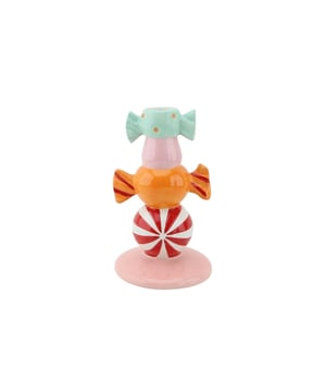 
CANDY LOVERS, PAY ATTENTION! - Bring a playful and colorful vibe into your home with this unique candle holder shaped like stacked candies! The cheerful mix of colors makes this candlestick a real eye-catcher, perfect for anyone who loves a bit of fun in their interior. Made from sturdy dolomite and measuring 11x11x18cm, it’s ideal for your dining table, windowsill, or as a striking detail on a sideboard. Let your interior sparkle with this original candlestick—perfect as a gift or to treat yourself! Key features:- Original design: inspired by cheerful stacked candies- Made from durable dolomite- Playful multicolor finish- Suitable for standard dinner candles- Dimensions: 11x11x18cm- A real eye-catcher in any interior Styling tip: Combine this candy candle holder with other colorful accessories or candlesticks for a playful and festive effect. Place a brightly colored candle in it—think yellow, pink, or orange—and set it on a beautiful tray with some (fake) candies or small vases. This way, you create a cheerful and inviting corner that will make everyone smile! Merk: Candle holder - Stapled Toffee Candy - Dolomite - Red Swirl Multi Colour - 11x11x18cm