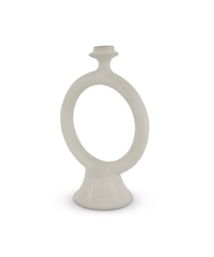 
Marokkaanse Tadelakt kandelaar zorgt voor een aangename sfeer in je interieur Breng wat ambiance in huis met deze unieke tadelakt ring kandelaar. De ring kandelaar heeft een leuk rond patroon, wat als modern wordt ervaren. Onze kandelaar van tadelakt wordt door vakmensen ambachtelijk en handgemaakt van pleisterwerk, waarbij veel aandacht en zorg aan het vervaardigen van deze producten is besteed. Materiaal:Aardewerk