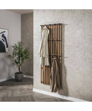 
Deze kapstok 'tweak' is uitgevoerd in mango hout met een zandkleur finish. De kapstok beschikt over 14 metalen haakjes. De spijlen geven deze kapstok een eigentijdse look. De kapstok wordt door middel van een strip aan de wand gemonteerd. De strip wordt in de wand geboord en daar kan de kapstok dan op rusten. Deze kapstok maat onderdeel uit van de 'tweak' serie.Over het merkWij zijn continue bezig met het samenstellen van stoere collecties die naast functioneel ook nog is heel trendy zijn. Veel van ons assortiment is zo ontworpen dat het leuk bij elkaar staat in elke kamer, daarom raden wij zeker aan om even een kijkje te nemen in ons assortiment voor leuke matchende items! - Afmeting: 10x60x161 - Kleur: Bruin - Materiaal: Hout