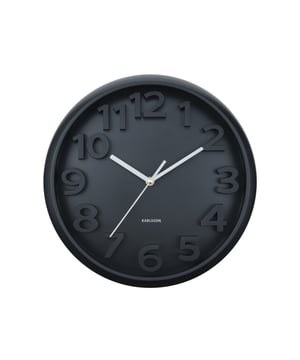 
Elevated Classic Numbers – tijdloze elegantie in eenvoudDe Elevated Classic Numbers wandklok van Karlsson straalt verfijning uit met zijn strakke en elegante design. De debossed nummers zorgen voor een subtiele diepte, terwijl het monochrome ontwerp een rustige en moderne uitstraling geeft. Dankzij het tijdloze karakter past deze klok moeiteloos in elk interieur. - Afmeting: 33,5x33,5x5 - Kleur: Zwart - Materiaal: Kunststof