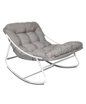 
Laat je wiegen in stijl met deze comfortabele schommel loungestoel van CASA DI ELTURO. Het moderne witte stalen frame gecombineerd met luxe grijze kussens geeft elke tuin, balkon of patio een stijlvolle uitstraling. De dikke schuimvulling en ruime zitting bieden maximaal comfort, terwijl de UV- en waterafstotende bekleding bestand is tegen buitengebruik. Ideaal voor ontspannen zomerdagen. Schommelmodel – ontspannend en rustgevend Luxe grijze kussens met comfortabele schuimvulling Wit gepoedercoat frame met epoxy-afwerking Geschikt voor buitengebruik – UV-bestendig & waterafstotend Sterke polyester stof (210 g/m²) Ruime zithoogte van 47,8 cm – ideaal om in en uit te stappen Zelfmontage in ca. 8 minuten – eenvoudig en snel Onderhoudsvriendelijk: niet bleken, niet in de droger Kleur frame: Wit Kleur bekleding: Grijs Afmetingen: Lengte: 78 cm Diepte: 108 cm Hoogte: 73 cm Zithoogte: 47,8 cm Gewicht: 9,5 kg Materiaal frame: Metaal – staal Bekleding: Polyester textiel Vulling: Polyester schuim (20 kg/m³) UV-bestendig: Ja Waterafstotend: Ja Outdoor geschikt: Ja Stapelbaar: Nee Bekleding afneembaar: Nee Zelfmontage: Ja, ±8 minuten Max. belasting: 110 kg Wasvoorschrift: Niet bleken – niet geschikt voor de droger Merk: CASA DI ELTURO Materiaal: Metaal Kleur: Grijs