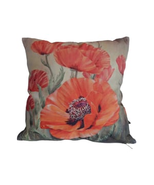
Een kussentje met een gezellige uitstraling. De kussen heeft een afmeting van 45 x 45 cm. De kussen hoes heeft een rits, zodat deze gemakkelijk van de kussen vulling kan worden afgehaald om te wassen.