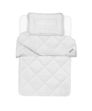 
Hanse® 4-Seizoenen Dekbed voor kinderen, éénpersoons 100x135 cm - 200gr/300gr gr Geleverd inclusief kussen.Goed slapen en elke dag fris wakker worden is zeker voor kinderen belangrijk, want die hebben hun nachtrust extra nodig. Met dit 4 seizoensdekbed bied je je kind voor ieder jaargetij een heerlijke nachtrust. Het dekbed is gemaakt van zacht, geborsteld microvezel met een holle-vezelvulling, die goed warmte vast houdt. Het bestaat uit 2 delen die los te gebruiken zijn; 200 grams zomer bekbed en een overgangsdekbed van 300 gram. Doe je ze samen dan heb je een heerlijk warm winterdekbed met afmeting 100x135 cm. Het voordeel van een synthetisch dekbed is, dat het anti-allergisch is en het geeft huisstofmijt geen kans! EigenschappenAfmeting: 100x135 cmVulgewichten: zomerdekbed 200 Gram, voorjaar/herfst dekbed 300 GramZeer fijne hoog warmende holle vezels (0,89 Dtex)Wasbaar in de wasmachine op 60 gradenKussen 40x60cm gevuld met holvezel 150gr (0,89 Dtex)Droger geschikt Kleur: briljantwitHoes/tijk: Microvezel (100 Denier / 144 Fillament)Materiaal: Microvezel, 100% Polyester Öko - Tex: SHWO 058489 - Afmeting: - Kleur: Wit - Materiaal: Microvezel