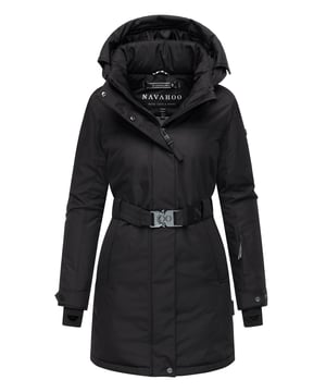 El parka Frostkuss de Navahoo combina un diseño elegante con aislamiento funcional. El exterior mate se complementa con un forro interior acolchado brillante para mayor comodidad. Detalles como el cinturón con hebilla metálica y la capucha desmontable con visera plegable mediante cierres magnéticos aportan un toque moderno. Con bolsillos exteriores cálidos, bolsillos interiores con cremallera y puños ajustables. Puños de canalé con abertura para el pulgar y detalles de la marca completan el diseño. Disponible en 7 colores y tallas S–3XL.