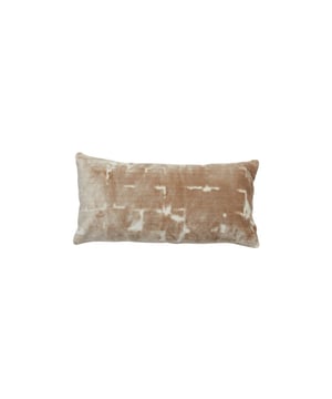 
Ben jij op zoek naar een nieuwe look voor jouw woon- of slaapkamer? Dan zijn de sierkussens van Light & Living iets voor jou! Sierkussen HUSLIA van Light & Living is geïnspireerd op de nieuwste trends en geeft extra sfeer en kleur aan iedere kamer.De kussens zijn gemaakt van hoogwaardig textiel en uitgevoerd in prachtige kleuren en patronen. De kussens zijn gevuld met een compacte vulling wat zorgt voor extra stevigheid en een luxe uitstraling.De belangrijkste informatie op een rijtje:- Kwalitatief materiaal- Afsluitbaar met een rits, hierdoor makkelijk te wassen (indien anders vermeld)- 60x30x10cm- Inclusief binnenkussen (indien anders vermeld)Wassen?Wilt u de kussens wassen? Dat kan! Wij adviseren de kussenslopen binnenstebuiten in een handwas te wassen. Zo houdt de sloop goed zijn kleur en structuur en kan hij jaren mee! Bent u meer van het gemak? Dan kunt u ze ook wassen in de wasmachine. Wij adviseren dan een rustig programma op maximaal 30 graden.Over Light & Living Light & Living is altijd op zoek naar de nieuwste trends in woonartikelen en interieurs. De collectie wordt met veel liefde en aandacht samengesteld. Door dit alles proberen zij altijd een stap voor te zijn en een uitgebreide, actuele collectie aan te bieden. Landelijk, modern, retro of chic, voor elke stijl is er ruime keuze. Neem een kijkje op Hoyz.nl voor een grote collectie Light & Living items! - Afmeting: 60x30x10 - Kleur: Bruin - Materiaal: Textiel