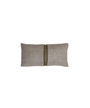 
Ben jij op zoek naar een nieuwe look voor jouw woon- of slaapkamer? Dan zijn de sierkussens van Light & Living iets voor jou! Sierkussen LEVIS van Light & Living is geïnspireerd op de nieuwste trends en geeft extra sfeer en kleur aan iedere kamer.De kussens zijn gemaakt van hoogwaardig textiel en uitgevoerd in prachtige kleuren en patronen. De kussens zijn gevuld met een compacte vulling wat zorgt voor extra stevigheid en een luxe uitstraling.De belangrijkste informatie op een rijtje:- Kwalitatief materiaal- Afsluitbaar met een rits, hierdoor makkelijk te wassen (indien anders vermeld)- 60x30x10cm- Inclusief binnenkussen (indien anders vermeld)Wassen?Wilt u de kussens wassen? Dat kan! Wij adviseren de kussenslopen binnenstebuiten in een handwas te wassen. Zo houdt de sloop goed zijn kleur en structuur en kan hij jaren mee! Bent u meer van het gemak? Dan kunt u ze ook wassen in de wasmachine. Wij adviseren dan een rustig programma op maximaal 30 graden.Over Light & LivingLight & Living is altijd op zoek naar de nieuwste trends in woonartikelen en interieurs. De collectie wordt met veel liefde en aandacht samengesteld. Door dit alles proberen zij altijd een stap voor te zijn en een uitgebreide, actuele collectie aan te bieden. Landelijk, modern, retro of chic, voor elke stijl is er ruime keuze. Neem een kijkje op Hoyz.nl voor een grote collectie Light & Living items! - Afmeting: 60x30x10 - Kleur: Bruin - Materiaal: Textiel
