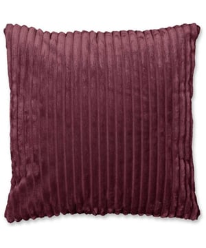 Ben jij op zoek naar een nieuwe look voor jouw woon- of slaapkamer? Dan is deze hoes iets voor jou! De Unique Living sierkussen hoezen zijn geïnspireerd op de nieuwste trends en geven extra sfeer en kleur aan iedere kamer.De hoes is gemaakt van hoogwaardig katoen en uitgevoerd in een prachtige kleur. De hoes is voorzien van een handige blinde ritssluiting waardoor de hoes op zijn tijd kan worden gewassen.De belangrijkste informatie op een rijtje:- Kwalitatief materiaal- Afsluitbaar met een rits, dit maakt wassenmogelijk- Gemakkelijk vervangbaarWassen?Wilt u de hoezen wassen? Dat kan! Wij adviseren de hoezen binnenstebuiten in een handwas te wassen. Zo houdt de sloop goed zijn kleur en structuur en kan hij jaren mee! Bent u meer van het gemak? Dan kunt u ze ook wassen in de wasmachine. Wij adviseren dan een rustig programma op maximaal 30 graden.Over Unique LivingUnique Living heeft een uitgebreid assortiment aan sierkussens en kussenhoezen. De designs zijn stijlvol en tijdloos. De collectie varieert van rustige prints met sierlijke teksten tot zachte kussenhoezen met structuur. Je kunt de kussens gebruiken als trendy detail voor op de bank in de woonkamer of op bed in de slaapkamer. Het zijn echte blikvangers. - Afmeting: - Kleur: Rood - Materiaal: Polyester