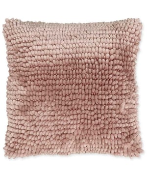 Ben jij op zoek naar een nieuwe look voor jouw woon- of slaapkamer? Dan is deze hoes iets voor jou! De Unique Living sierkussen hoezen zijn geïnspireerd op de nieuwste trends en geven extra sfeer en kleur aan iedere kamer.De hoes is gemaakt van hoogwaardig katoen en uitgevoerd in een prachtige kleur. De hoes is voorzien van een handige blinde ritssluiting waardoor de hoes op zijn tijd kan worden gewassen.De belangrijkste informatie op een rijtje:- Kwalitatief materiaal- Afsluitbaar met een rits, dit maakt wassenmogelijk- Gemakkelijk vervangbaarWassen?Wilt u de hoezen wassen? Dat kan! Wij adviseren de hoezen binnenstebuiten in een handwas te wassen. Zo houdt de sloop goed zijn kleur en structuur en kan hij jaren mee! Bent u meer van het gemak? Dan kunt u ze ook wassen in de wasmachine. Wij adviseren dan een rustig programma op maximaal 30 graden.Over Unique LivingUnique Living heeft een uitgebreid assortiment aan sierkussens en kussenhoezen. De designs zijn stijlvol en tijdloos. De collectie varieert van rustige prints met sierlijke teksten tot zachte kussenhoezen met structuur. Je kunt de kussens gebruiken als trendy detail voor op de bank in de woonkamer of op bed in de slaapkamer. Het zijn echte blikvangers. - Afmeting: - Kleur: Roze - Materiaal: Polyester