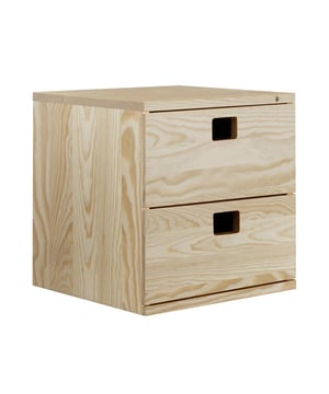 
Ontdek onze Massief grenen blok met 2 laden - L36,2 x H36,2 cm. Perfect om al uw kleine kantoorbenodigdheden en andere voorwerpen te organiseren en gemakkelijk op te bergen. Het formaat is erg handig omdat het weinig ruimte inneemt. De ondersteuning kan worden geverfd of gelakt, de stijl past bij elk interieur. Productkenmerken: "Hout uit duurzaam beheerde bossen" - PEFC-label. Massief grenen. Klaar om te verven of te lakken. Wordt geleverd in elkaar gezet. Productafmetingen: Lengte 36,2 cm x breedte 36,2 cm x hoogte 36,2 cm - Nettogewicht: 5,05 kg. Afmetingen verpakking: Verpakking nr. 1: Hoogte 36,5 cm x breedte 36,5 cm x diepte 34 cm - Bruto gewicht: 5,2 kg. Merk: CaliCosy Kleur: Wooden Effect