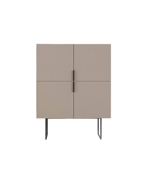 
Productkenmerken: Structuur van melamine spaanplaat in mokka kleur. Verticale zwarte metalen handgrepen. Zwarte metalen poten. De hoge poten van deze buffetkast maken het een halfhoge meubel, perfect om decoratieve objecten tentoon te stellen. Het moderne ontwerp past harmonieus bij verschillende interieurstijlen. Productafmetingen: Lengte 100 cm x breedte 40 cm x hoogte 130 cm - Nettogewicht: 61,4 kg. Verpakkingsafmetingen: Verpakking nr. 1: Lengte 112,5 cm x breedte 43 cm x hoogte 17 cm - Brutogewicht: 29,9 kg. Verpakking nr. 2: Lengte 12 cm x breedte 55 cm x hoogte 22,5 cm - Brutogewicht: 25,98 kg. Totaal brutogewicht: 65,25 kg. Merk: CaliCosy Kleur: Brown