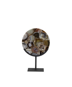 
Shop dit prachtige artikel van Light & LivingLight & Living - Ornament op voet 25x10x35 cm GOUYA agaat+mat zwart is gemaakt en ontwerpen door het Nederlandse merk Light & Living.De belangrijkste kenmerken van het artikel zijn als volgt:Kleur: ZwartProduct Lengte: 25Product Breedte: 10Producht Hoogte: 35Gewicht: 2.38Light & Living werd meer dan vijftig jaar geleden opgericht. We begonnen met het maken van lampenkappen in een kleine fabriekshal. Al snel kwamen daar lampen bij, zodat we een totaal verlichtingsconcept konden aanbieden. Na vele jaren actief te zijn geweest op de verlichtingsmarkt, zijn we gaan uitbreiden met betaalbare woonaccessoires en (klein)meubelen.Wij weten als geen ander dat thuis de plek is waar mensen zich vaak het prettigst voelen. Een eigen plek, ingericht met comfortabele meubels en sfeervolle verlichting. We denken graag met je mee. Daarom reizen we de hele wereld over op zoek naar de mooiste verlichting en woondecoratie. We zijn altijd op zoek naar dat ene speciale item waar ons hart sneller van gaat kloppen. Deze momenten leggen we vast en vertalen we naar onze producten.Twee keer per jaar presenteren we een nieuwe seizoenscollectie. Zo weten we je elke keer weer te inspireren! - Afmeting: 25x10x35 - Kleur: Zwart - Materiaal: Steen