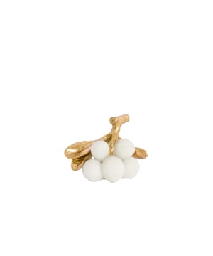 
Shop dit prachtige artikel van Light & LivingOrnament 24x14x16,5 cm JAGODY crème+antiek brons is gemaakt en ontwerpen door het Nederlandse merk Light & Living.De belangrijkste kenmerken van het artikel zijn als volgt:Kleur: WitProduct Lengte: 24Product Breedte: 14Producht Hoogte: 16.5Gewicht: 5Light & Living werd meer dan vijftig jaar geleden opgericht. We begonnen met het maken van lampenkappen in een kleine fabriekshal. Al snel kwamen daar lampen bij, zodat we een totaal verlichtingsconcept konden aanbieden. Na vele jaren actief te zijn geweest op de verlichtingsmarkt, zijn we gaan uitbreiden met betaalbare woonaccessoires en (klein)meubelen.Wij weten als geen ander dat thuis de plek is waar mensen zich vaak het prettigst voelen. Een eigen plek, ingericht met comfortabele meubels en sfeervolle verlichting. We denken graag met je mee. Daarom reizen we de hele wereld over op zoek naar de mooiste verlichting en woondecoratie. We zijn altijd op zoek naar dat ene speciale item waar ons hart sneller van gaat kloppen. Deze momenten leggen we vast en vertalen we naar onze producten.Twee keer per jaar presenteren we een nieuwe seizoenscollectie. Zo weten we je elke keer weer te inspireren! - Afmeting: 24x14x16.5 - Kleur: Wit - Materiaal: Kunststof