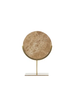 
Shop dit prachtige artikel van Light & LivingLight & Living - Ornament op voet 25,5x10x38,5 cm MORENO marmer bruin is gemaakt en ontwerpen door het Nederlandse merk Light & Living.De belangrijkste kenmerken van het artikel zijn als volgt:Kleur: BruinProduct Lengte: 25.5Product Breedte: 10Producht Hoogte: 38.5Gewicht: 2.9Light & Living werd meer dan vijftig jaar geleden opgericht. We begonnen met het maken van lampenkappen in een kleine fabriekshal. Al snel kwamen daar lampen bij, zodat we een totaal verlichtingsconcept konden aanbieden. Na vele jaren actief te zijn geweest op de verlichtingsmarkt, zijn we gaan uitbreiden met betaalbare woonaccessoires en (klein)meubelen.Wij weten als geen ander dat thuis de plek is waar mensen zich vaak het prettigst voelen. Een eigen plek, ingericht met comfortabele meubels en sfeervolle verlichting. We denken graag met je mee. Daarom reizen we de hele wereld over op zoek naar de mooiste verlichting en woondecoratie. We zijn altijd op zoek naar dat ene speciale item waar ons hart sneller van gaat kloppen. Deze momenten leggen we vast en vertalen we naar onze producten.Twee keer per jaar presenteren we een nieuwe seizoenscollectie. Zo weten we je elke keer weer te inspireren! - Afmeting: 25.5x10x38.5 - Kleur: Bruin - Materiaal: Metaal