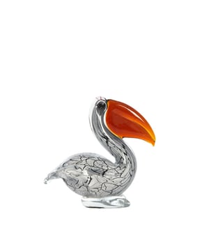 
Shop dit prachtige artikel van Light & LivingOrnament 14,5x8x15,5 cm PELICAN glas wit+zwart marmer print is gemaakt en ontwerpen door het Nederlandse merk Light & Living.De belangrijkste kenmerken van het artikel zijn als volgt:Kleur: WitProduct Lengte: 14.5Product Breedte: 8Producht Hoogte: 15.5Gewicht: 5Light & Living werd meer dan vijftig jaar geleden opgericht. We begonnen met het maken van lampenkappen in een kleine fabriekshal. Al snel kwamen daar lampen bij, zodat we een totaal verlichtingsconcept konden aanbieden. Na vele jaren actief te zijn geweest op de verlichtingsmarkt, zijn we gaan uitbreiden met betaalbare woonaccessoires en (klein)meubelen.Wij weten als geen ander dat thuis de plek is waar mensen zich vaak het prettigst voelen. Een eigen plek, ingericht met comfortabele meubels en sfeervolle verlichting. We denken graag met je mee. Daarom reizen we de hele wereld over op zoek naar de mooiste verlichting en woondecoratie. We zijn altijd op zoek naar dat ene speciale item waar ons hart sneller van gaat kloppen. Deze momenten leggen we vast en vertalen we naar onze producten.Twee keer per jaar presenteren we een nieuwe seizoenscollectie. Zo weten we je elke keer weer te inspireren! - Afmeting: 14.5x8x15.5 - Kleur: Wit - Materiaal: Glas