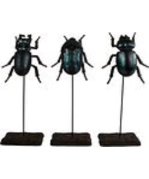 
Mooie kevers op voet. De insecten zijn gemaakt van polystone en gedetailleerd afgewerkt. Mooi kleine beelden met zwarte kevers op voet. De insecten zijn gemaakt van het sterke materiaal polystone. Dit materiaal zorgt er tevens voor dat de kevers gedetailleerd zijn afgewerkt. Het is een set van 3 en ze staan op een stabiele voet. Samen wegen ze 0.9 kilogram en zijn ze 21 centimeter hoog. Een bijzondere decoratie in huis!Het beeldje is zwart van kleur, staat stabiel en is 21 cm hoog. Bijzonder en decoratief in huis! Set van 3 Kleur: zwart