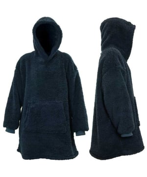 
De Unique Living hoodie is ideaal voor de koudere herfst- en winterdagen op de camping of thuis! De hoodie is gemaakt van polyester en kan door iedereen gedragen worden! De hoodie is heerlijk zacht van binnen en zit hierdoor erg comfortabel. Verder is de hoodie voorzien van een buidelzakje, ideaal voor een paar kleine spulletjes. Heb jij het snel koud? In deze hoodie van Unique Living niet meer! De hoodie is verkrijgbaar in meerdere leuke kleuren!De belangrijkste informatie op een rijtje:- Ideaal voor de koude herfst- en winterdagen- Comfortabel model- Voorzien van een buidelzakje- Artikelen zijn per stuk te bestellenOver Unique LivingUnique Living heeft een uitgebreid assortiment aan sierkussens, kussenhoezen en tafeltextiel. De designs zijn stijlvol en tijdloos. De collectie varieert van rustige prints met sierlijke teksten tot hippe placemats die van elke eettafel een feestje maken. Je kunt de artikelen van Unique Living gebruiken als trendy details in de woonkamer of als blikvangers voor in uw buitenruimtes. Het assortiment is heel veelzijdig.  - Afmeting: 70x50x87cm - Kleur: Blauw - Materiaal: Polyester