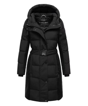 Der Damen-Steppmantel Funkelteddy von Navahoo vereint urbanen Look mit zuverlässigem Kälteschutz. Der figurbetonte, verlängerte Schnitt mit integriertem Taillengürtel sorgt für eine elegante Silhouette. Ein Materialmix aus weichem Teddyfleece an Kapuze, Schultern, Rücken und Ärmeln sowie glattem, wattiertem Gewebe an der Front bietet Wärme und moderne Optik. Zwei-Wege-Reißverschluss, verdeckte Druckknopfleiste, warme Außentaschen mit Fleecefutter und ein hochschließender Kragen runden das Design ab. Mit Bewegungsschlitz im Saum und liebevollen Logo-Details. In 8 Farben, Größen XS–XXL erhältlich.