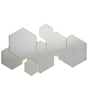 
Origineel, sierlijk en stijlvol: de Hexagon Goud spiegel is het allemaal. In totaal is deze grote spiegel verdeeld in 7 kleinere spiegels. Elk spiegeltje heeft een frame dat gemaakt is van metaal met een antieke gouden finish. Chic!   MATERIAAL: Frame: gepoedercoat hout Spiegelvlak: spiegelglas KLEUR: Frame: Goudkleurig (antiek afwerking) Spiegel: spiegelglas AFMETING: L 55 x H 32 cm x D 2 cm Deze spiegel is 1 geheel. Mooi voor in de gang of boven uw kast. Met de mogelijkheid om het op te hangen. LET OP! Bekijk de afmetingen goed en meet altijd op van te voren alvorens u dit artikel besteld. Dit artikel is breekbaar, waardoor retour op eigen risico is. Merk: CASA DI ELTURO Kleur: Goud