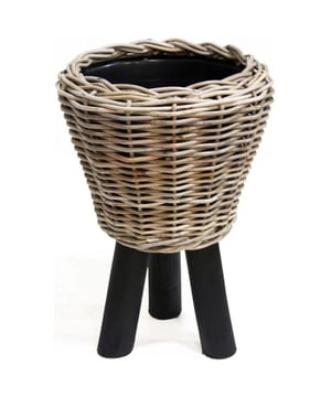 
De Naturn Living™ Bloempot op houten poten is niet zomaar een bloempot; het is een ware blikvanger en een verfijnde toevoeging aan je interieur. Met zijn elegante ontwerp, hoogwaardige materialen en functionele kenmerken, is deze bloempot de perfecte keuze voor liefhebbers van stijlvolle en praktische woondecoratie. De combinatie van duurzaam, FSC-gecertificeerd hout en kunststof zorgt voor een bloempot die niet alleen mooi oogt, maar ook lang meegaat. Het gebruik van houten poten geeft de pot een warme en natuurlijke uitstraling, terwijl het kunststof binnenwerk ervoor zorgt dat je planten de juiste groeiomstandigheden hebben. Deze bloempot is geschikt voor zowel binnen als buiten, waardoor je de vrijheid hebt om je favoriete planten overal in huis of in je tuin te plaatsen. Met een diameter van 27 cm en een hoogte van 42 cm biedt deze bloempot voldoende ruimte voor je favoriete bloemen, planten of kruiden. De klassieke ronde vorm met een modern tintje maakt het een veelzijdige keuze die moeiteloos in verschillende interieurstijlen past. Wat deze bloempot echt uniek maakt, is de mogelijkheid tot personalisatie. Voeg kleine plantjes toe voor een speelse touch, of decoreer de pot met stijlvolle accessoires zoals decoratieve stenen. Hierdoor wordt de bloempot niet alleen een functioneel element, maar ook een artistieke expressie van jouw persoonlijke stijl.   Duurzaamheid en Kwaliteit: De Naturn Living™ Bloempot op houten poten is vervaardigd van duurzaam, FSC-gecertificeerd hout en hoogwaardig kunststof, wat garant staat voor langdurig gebruik en een stijlvolle uitstraling. Uniek Ontwerp met Houten Poten: Het bloempotontwerp met houten poten geeft een warme en natuurlijke uitstraling aan het interieur, waardoor het een onderscheidend kenmerk wordt dat de aandacht trekt. Geschikt voor Zowel Binnen als Buiten: Deze bloempot is veelzijdig inzetbaar, waardoor je jouw favoriete planten zowel binnen als buiten kunt plaatsen, waardoor je flexibiliteit hebt bij het inrichten van je leefruimte. Personalisatiemogelijkheden: De bloempot biedt ruimte voor personalisatie door de toevoeging van kleine planten of decoratieve accessoires, waardoor het niet alleen een functioneel element is, maar ook een artistieke expressie van jouw persoonlijke stijl. Afmetingen voor Verschillende Toepassingen: Met een diameter van 27 cm en een hoogte van 42 cm biedt de bloempot voldoende ruimte voor diverse bloemen, planten of kruiden, waardoor het een veelzijdige keuze is die past in verschillende interieurstijlen en toepassingen.   Of je nu een ervaren plantenliefhebber bent of gewoon je interieur wilt verfraaien, de Naturn Living™ Bloempot op houten poten biedt een harmonieuze combinatie van esthetiek en functionaliteit. Creëer een oase van groen in je huis en laat deze bloempot het middelpunt van aandacht zijn. Materiaal: Hout, Rattan