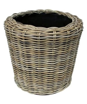 
Rotan plantenbakken van Naturn Living zijn een perfecte manier om uw tuin of terras te verfraaien. Ze zijn gemaakt van hoogwaardig rotan, wat betekent dat ze sterk en duurzaam zijn. De plantenbakken hebben een modern design met een strakke lijn en eenvoudige vormgeving. Ze zijn verkrijgbaar in verschillende kleuren, waaronder bruin, wit en zwart, waardoor ze gemakkelijk te combineren zijn met andere tuinmeubelen. De rotan plantenbakken van Naturn Living hebben een robuuste constructie die bestand is tegen weersomstandigheden. Ze zijn waterdicht en UV-bestendig, waardoor ze jarenlang meegaan. De binnenzijde is voorzien van een speciale coating die voorkomt dat er water in de bak blijft staan. Dit maakt de bakken ideaal voor het kweken van planten die veel water nodig hebben. De rotan plantenbakken van Naturn Living zijn ook mooi afgewerkt met fijne details zoals gebogen randen en gesneden lijnen. Deze details geven de bakken een luxueuze uitstraling die past bij elke tuinstijl. Bovendien kunnen de bakken worden gecombineerd met andere accessoires zoals bloempotten of decoratieve stenen om uw tuin of terras nog meer sfeer te geven. De rotan plantenbakken van Naturn Living zijn ook gemaakt om gemakkelijk schoon te maken en onderhoudsvriendelijk te zijn. U hoeft alleen maar af en toe af te nemen met een vochtige doek om de bakken er weer als nieuw uit te laten zien. Bovendien kunt u de bakken ook gebruiken als opbergruimte voor tuinspullen zoals tuingereedschap of bloempotgrond, waardoor uw tuin altijd netjes en opgeruimd blijft. Kortom, als u op zoek bent naar een stevige, duurzame en mooi afgewerkte plantenbak dan is de rotan plantenbak van Naturn Living precies wat u zoekt! Met hun moderne design, robuuste constructie en onderhoudsvriendelijkheid passen ze perfect in elke tuinstijl en geven ze uw tuin of terras net dat beetje extra sfeer dat het nodig heeft!  Rotan Rotan is een natuurlijk materiaal dat wordt gemaakt van de stengels van de rotanpalm. Het is een flexibel, duurzaam en sterk materiaal dat al eeuwenlang wordt gebruikt voor meubels, manden, korven en andere decoratieve items. Het is licht van gewicht, waterbestendig en relatief goedkoop. Rotan heeft ook een aantal voordelen ten opzichte van andere materialen zoals hout of metaal. Het is bestand tegen schimmel, insecten en rotting, waardoor het een uitstekende keuze is voor buitengebruik.  Specificaties Materiaal: Rotan Afmeting: ø 34 x 30 cm Kleur: Grijs  Over Naturn Garden Naturn Garden is een bedrijf dat zich richt op het creëren van een duurzame, milieuvriendelijke tuinomgeving. Het bedrijf is gevestigd in de buurt van Amsterdam en biedt een breed scala aan producten aan, waaronder plantenbakken, schaduwdoeken, tafelklemmen en vele andere producten voor in de tuin. Het bedrijf werd opgericht door twee enthousiaste tuinliefhebbers die hun passie voor het ontwerpen en onderhouden van tuinen wilden delen met anderen. Ze begonnen met een klein assortimert tuin artikelen in de omgeving van Amsterdam en groeiden uit tot een volwaardig bedrijf dat zich richt op het creëren van duurzame, milieuvriendelijke tuin artikelen. Het team van Naturn Garden bestaat inmiddel uit een groot team ervaren professionals die allemaal gepassioneerd zijn over het creëren van prachtige, duurzame tuinen. Ze werken samen met lokale leveranciers om ervoor te zorgen dat al hun materialen milieuvriendelijk zijn en ze streven ernaar om hun klanten de beste service te bieden. Naturn Garden is toegewijd aan het creëren van een betere wereld door middel van duurzaamheid en milieubewustzijn. Materiaal: Rattan