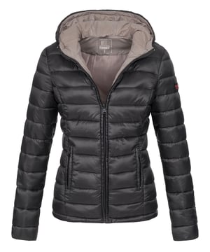 Die Marikoo Steppjacke Lucy ist der perfekte Allrounder für Frühling und Herbst. Das dezente, aber elegante Steppdesign und das weiche Obermaterial verleihen ihr einen modernen Look. Dank der leichten Fütterung bietet sie angenehmen Tragekomfort, ohne zu beschweren. Mit Kapuze, zwei seitlichen Reißverschlusstaschen sowie Logo-Patches am Arm und Rücken ist die Jacke funktional und stilvoll zugleich. Der leicht taillierte Schnitt sorgt für eine optimale Passform und ein feminines Erscheinungsbild. Bequem, hochwertig und in vielen Farben erhältlich.
Material: Oberstoff/Futter/Wattierung 100% Polyester.