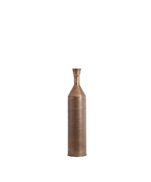 
Shop dit prachtige artikel van Light & LivingLight & Living - Vaas deco Ø16x75 cm LISBOA donker bruin is gemaakt en ontwerpen door het Nederlandse merk Light & Living.De belangrijkste kenmerken van het artikel zijn als volgt:Kleur: BruinProduct Lengte: 16Product Breedte: 16Producht Hoogte: 75Gewicht: 5Light & Living werd meer dan vijftig jaar geleden opgericht. We begonnen met het maken van lampenkappen in een kleine fabriekshal. Al snel kwamen daar lampen bij, zodat we een totaal verlichtingsconcept konden aanbieden. Na vele jaren actief te zijn geweest op de verlichtingsmarkt, zijn we gaan uitbreiden met betaalbare woonaccessoires en (klein)meubelen.Wij weten als geen ander dat thuis de plek is waar mensen zich vaak het prettigst voelen. Een eigen plek, ingericht met comfortabele meubels en sfeervolle verlichting. We denken graag met je mee. Daarom reizen we de hele wereld over op zoek naar de mooiste verlichting en woondecoratie. We zijn altijd op zoek naar dat ene speciale item waar ons hart sneller van gaat kloppen. Deze momenten leggen we vast en vertalen we naar onze producten.Twee keer per jaar presenteren we een nieuwe seizoenscollectie. Zo weten we je elke keer weer te inspireren! - Afmeting: 16x16x75 - Kleur: Bruin - Materiaal: Metaal