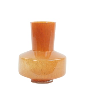 
De vaas TRASMO heeft een prachtige vorm waardoor (kunst)bloemen of pluimen goed tot zijn recht komen. Dit product kan je gebruiken als echte eye-catcher in elke ruimte! Deze vaas is gemaakt van Glas en heeft een oranje kleur. Dit product heeft de volgende afmetingen 23.5x23.5x29.5 cm.Productspecificaties* Materiaal: Glas* Kleur: Oranje* Afmeting: 23.5x23.5x29.5cm Light & LivingDit product is van het merk Light & Living. Light & Living is een toonaangevend merk in verlichting, woonaccessoires en klein meubilair. Dit Nederlandse merk staat garant voor een snel wisselende en brede collectie in de laatste trends en de juiste kleuren voor een goede prijs kwaliteit verhouding. - Afmeting: 23.5x23.5x29.5 - Kleur: Oranje - Materiaal: Glas