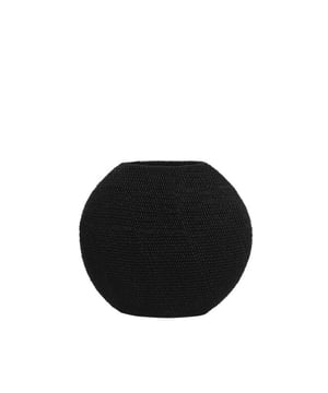 
De vaas MASHABA heeft een prachtige vorm waardoor (kunst)bloemen of pluimen goed tot zijn recht komen. Dit product kan je gebruiken als echte eye-catcher in elke ruimte! Deze vaas is gemaakt van Kunststof en heeft een zwarte kleur. Dit product heeft de volgende afmetingen 40.5x14.5x36.5 cm.Productspecificaties* Materiaal: Kunststof* Kleur: Zwart* Afmeting: 40.5x14.5x36.5cm Light & LivingDit product is van het merk Light & Living. Light & Living is een toonaangevend merk in verlichting, woonaccessoires en klein meubilair. Dit Nederlandse merk staat garant voor een snel wisselende en brede collectie in de laatste trends en de juiste kleuren voor een goede prijs kwaliteit verhouding. - Afmeting: 40.5x14.5x36.5 - Kleur: Zwart - Materiaal: Kunststof