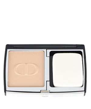 Entdecken Sie das Dior Forever Natural Velvet Powder Foundation in 2N Neutral, ein luxuriöses 10 g Puder-Foundation, das Weichheit und Leichtigkeit vereint. Dieses atmungsaktive Puder-Foundation perfektioniert Ihren Teint und bietet eine hohe Deckkraft, um Unreinheiten zu minimieren und einen glatteren, gleichmäßigeren Hautton zu fördern. Angereichert mit Iris zum Schutz der Haut, Rose zur Verfeinerung der Poren und Stiefmütterchen zur Hydratation sorgt es für ein makelloses Finish, das bis zu 24 Stunden hält. Heben Sie Ihre Make-up-Routine mit diesem unverzichtbaren Schönheitsprodukt für einen strahlenden und angenehmen Look auf ein neues Niveau.
