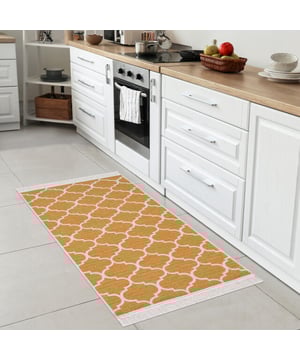 
- 80x150 CM  Fashion Kelim Boho Wasbaar Tapijt Onze kelim-collectie van omkeerbare tapijten bestaat uit gerecycled katoen, dat dicht geweven is. Zo produceren wij een uniek en mooi tapijt. Dit is een luxe katoenen tapijt in traditioneel boho-kilim-patroon in actuele trendy kleuren. Door het eersteklas handwerk krijgt het tapijt een hoogwaardig en levendig gevoel en brengt het een geheel nieuwe moderne gezelligheid in je huis. Aan beide zijden te gebruiken: Een tapijt - twee kleurvariaties! Door eenvoudig te draaien krijgt het tapijt een andere look. De met de hand geknoopte franjes en de in kleur aangepaste koppeling aan twee zijden van het omkeerbare tapijt maken het totaalplaatje perfect af. Levendig en mooi: stijlvol en veelzijdig met zijn behaaglijke en tegelijkertijd moderne boho-look zal hij in Merk: Muratap Materiaal: Katoen Kleur: Geel Afmetingen: 80x150 CM EAN: 4260748280034