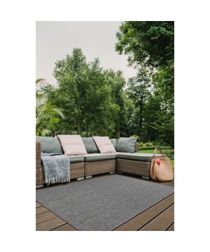 
- 200x290 CM  Brussels Buitenkleed – Effen Boho Vloerkleed voor Buiten & Binnen Breng rust en warmte in je binnen- of buitenruimte met ons Brussels Buitenkleed. Dit stijlvolle vloerkleed in effen naturel tinten past perfect bij een Bohemian of Scandinavisch interieur, maar komt net zo mooi tot zijn recht op je terras, balkon of in de tuin. Het kleed is gemaakt van sterk, weerbestendig materiaal en voelt comfortabel aan onder blote voeten. Dankzij het reversible (keerbaar) ontwerp geniet je van dubbele levensduur én een subtiele variatie in structuur.  Waarom jij dit vloerkleed wilt hebben: Effen Boho design – rustig, tijdloos en makkelijk te combineren Indoor & outdoor Merk: Muratap Materiaal: Polypropyleen Kleur: Grijs Afmetingen: 200x290 CM Overig: Anti-statisch en Anti-allergisch , Kleurvast en waterafstotend, Geschikt voor vloerverwarming, Geluiddempend, Keurmerk OEKO-TEX100