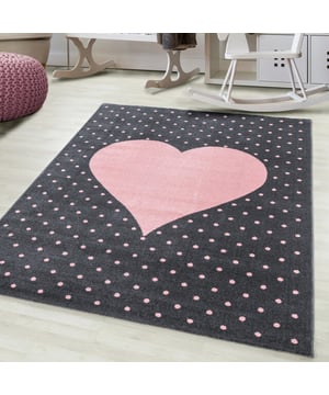 
Bambi kinderkamer vloerkleed Speciaal ontwikkeld voor kinder -en babykamers. Anti-statisch en anti-allergisch. - 80x150 CM  Bambi Kinderkamer Collectie  Speciaal ontwikkeld voor kinder -en babykamers. Anti-statisch en anti-allergisch. Het is gemaakt met de nieuwste materialen en technieken. Dit vloerkleed heeft een bijzondere kleurstelling en is super zacht aan uw voeten. Met de dubbel afgewerkte randen zal het vloerkleed niet opkomen bij het stofzuigen. De vrolijke kleuren en motieven maken het kinderkleed helemaal af. Dit kleed is zo comfortabel omdat het lekker dik is en gemaakt van 100% anti-allergisch frisee. De Bambi collectie is er in verschillende kleuren en maten. Het kleed is waterafstotend, geluiddempend en makkelijk te reinigen. Productspecificaties: Materiaal: Polypropyleen Frisee Poolhoogte : 11 mm Gewicht = 2200 Merk: Muratap Materiaal: Polypropyleen Kleur: Roze Afmetingen: 80x150 CM EAN: 6017449431405