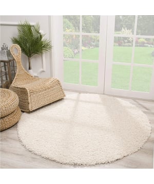 
- 80 CM ROND   Shaggy tapijten zijn er in allerlei soorten en maten. Zeer mooi en warm hoogpolig vloerkleed. Ideaal in je woonkamer, slaapkamer of onder de eettafel. - Vlekbestendig en onderhoudsvriendelijk omdat het kleed is gemaakt van synthetische vezels. - Kleurvast, waterafstotend, antistatisch en anti-allergisch. - Naast een zacht en comfortabel gevoel beschikt dit materiaal over diverse goede eigenschappen waardoor het tapijt pluisvrij en gemakkelijk schoon te maken is. Productspecificaties: 100% Soft Touch Polypropyleen Poolhoogte : 35mm Gewicht = 2.400gr/m² Geluiddempend Geschikt voor vloerverwarming Anti-statisch en Anti-allergisch Kleurvast en waterafstotend Keurmerk Merk: Muratap Materiaal: Polypropyleen Kleur: Creme;Wit Afmetingen: 80 CM ROND