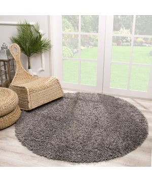 
Modern vloerkleed uit de Shaggy Soft collectie. - 80 CM ROND   Shaggy tapijten zijn er in allerlei soorten en maten. Zeer mooi en warm hoogpolig vloerkleed. Ideaal in je woonkamer, slaapkamer of onder de eettafel. - Vlekbestendig en onderhoudsvriendelijk omdat het kleed is gemaakt van synthetische vezels. - Kleurvast, waterafstotend, antistatisch en anti-allergisch. - Naast een zacht en comfortabel gevoel beschikt dit materiaal over diverse goede eigenschappen waardoor het tapijt pluisvrij en gemakkelijk schoon te maken is. Productspecificaties: 100% Soft Touch Polypropyleen Poolhoogte : 35mm Gewicht = 2.400gr/m² Geluiddempend Geschikt voor vloerverwarming Anti-statisch en Anti-allergisch Kleurvast en waterafstotend Merk: Muratap Materiaal: Polypropyleen Kleur: Grijs Afmetingen: 80 CM ROND EAN: 8438475672217