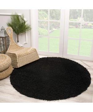 
Modern vloerkleed uit de Shaggy Soft collectie. - 80 CM ROND   Shaggy tapijten zijn er in allerlei soorten en maten. Zeer mooi en warm hoogpolig vloerkleed. Ideaal in je woonkamer, slaapkamer of onder de eettafel. - Vlekbestendig en onderhoudsvriendelijk omdat het kleed is gemaakt van synthetische vezels. - Kleurvast, waterafstotend, antistatisch en anti-allergisch. - Naast een zacht en comfortabel gevoel beschikt dit materiaal over diverse goede eigenschappen waardoor het tapijt pluisvrij en gemakkelijk schoon te maken is. Productspecificaties: 100% Soft Touch Polypropyleen Poolhoogte : Merk: Muratap Materiaal: Polypropyleen Kleur: Zwart Afmetingen: 80 CM ROND EAN: 8438475669415