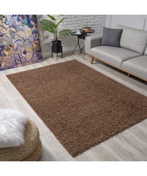 
Modern hoogpolig vloerkleed uit de Shaggy Soft collectie. - 60x110 CM   Shaggy tapijten zijn er in allerlei soorten en maten. Zeer mooi en warm hoogpolig vloerkleed. Ideaal in je woonkamer, slaapkamer of onder de eettafel. - Vlekbestendig en onderhoudsvriendelijk omdat het kleed is gemaakt van synthetische vezels. - Kleurvast, waterafstotend, antistatisch en anti-allergisch. - Naast een zacht en comfortabel gevoel beschikt dit materiaal over diverse goede eigenschappen waardoor het tapijt pluisvrij en gemakkelijk schoon te maken is. Productspecificaties: 100% Soft Touch Polypropyleen Poolhoogte : 35mm Gewicht = 2.400gr/m² Geluiddempend Geschikt voor vloerverwarming Anti-statisch en Anti-allergisch Kleurvast en waterafstotend Merk: Muratap Materiaal: Synthetisch Kleur: Bruin Afmetingen: 60x110 CM EAN: 8438475667817
