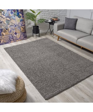 
Modern vloerkleed uit de Shaggy Soft collectie. - 60x110 CM   Shaggy tapijten zijn er in allerlei soorten en maten. Zeer mooi en warm hoogpolig vloerkleed. Ideaal in je woonkamer, slaapkamer of onder de eettafel. - Vlekbestendig en onderhoudsvriendelijk omdat het kleed is gemaakt van synthetische vezels. - Kleurvast, waterafstotend, antistatisch en anti-allergisch. - Naast een zacht en comfortabel gevoel beschikt dit materiaal over diverse goede eigenschappen waardoor het tapijt pluisvrij en gemakkelijk schoon te maken is. Productspecificaties: 100% Soft Touch Polypropyleen Poolhoogte : 35mm Gewicht = 2.400gr/m² Geluiddempend Geschikt voor vloerverwarming Anti-statisch en Anti-allergisch Kleurvast en waterafstotend Merk: Muratap Materiaal: Synthetisch Kleur: Grijs Afmetingen: 60x110 CM EAN: 8438475672019
