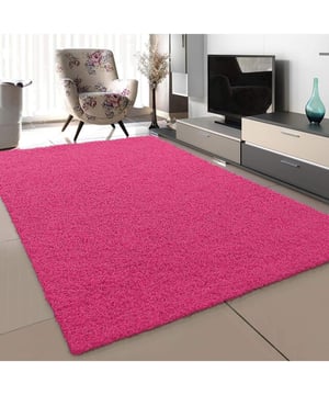 
Modern vloerkleed uit de Shaggy Soft collectie. - 80x150 CM   Shaggy tapijten zijn er in allerlei soorten en maten. Zeer mooi en warm hoogpolig vloerkleed. Ideaal in je woonkamer, slaapkamer of onder de eettafel. - Vlekbestendig en onderhoudsvriendelijk omdat het kleed is gemaakt van synthetische vezels. - Kleurvast, waterafstotend, antistatisch en anti-allergisch. - Naast een zacht en comfortabel gevoel beschikt dit materiaal over diverse goede eigenschappen waardoor het tapijt pluisvrij en gemakkelijk schoon te maken is. Productspecificaties: 100% Soft Touch Polypropyleen Poolhoogte : 35mm Gewicht = 2.400gr/m² Geluiddempend Geschikt voor vloerverwarming Anti-statisch en Anti-allergisch Kleurvast en waterafstotend Merk: Muratap Materiaal: Synthetisch Kleur: Roze Afmetingen: 80x150 CM EAN: 8438475567414