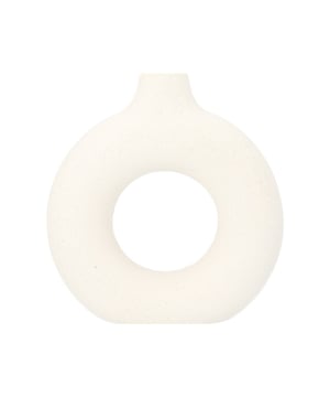 
Een mooie donutvaas van keramiek  in gebroken wit voor jouw (droog)bloemen Vazen kun je nooit teveel hebben. Een vaas is niet alleen een plek om je bloemen in uit te stallen, maar een decoratieve vaas is ook een prachtig woonaccessoire. Zelfs als een vaas niet gevuld is, kan deze veel sfeer met zich meebrengen. Deze stoere Scandinavische donutvaas van keramiek in gebroken wit van QUVIO is hier een goed voorbeeld van. Door het opvallende design met een gat in het midden is deze vaas een absolute blikvanger in jouw interieur. Het gebroken wit laat zich bovendien heel eenvoudig combineren met andere kleuren en accessoires.  Producteigenschappen Merk: QUVIO Decoratieve vaas van keramiek Gebroken wit met gespikkeld patroon Opvallend design met gat in het midden Erg geschikt voor droogbloemen Afmeting: 3,5 x 18 x 19,5 centimeter Gewicht: 600g  Leuk voor bloemen of droogbloemen Deze donutvaas van keramiek in gebroken wit is geschikt voor zowel normale bloemen als droogbloemen. Door de unieke vorm zal de vaas sowieso een opvallend accessoire worden in jouw huis. De vaas heeft een gebroken witte kleur met een gespikkeld patroon. De neutrale kleur laat zich eenvoudig combineren, terwijl de spikkels toch voor een verrassend effect zorgen.Deze vaas is ook verkrijgbaar in een maat groter. Materiaal: KeramiekKleur: Gebroken witAfmetingen: Hoogte: 19.5CM x breedte: 18CM x Lengte: 3.5CM