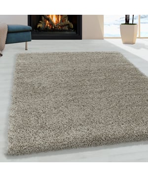 
Supersoft hoogpolig vloerkleed. Dit tapijt zorgt voor warmte en sfeer in uw kamer. - 300x400 CM  Himalaya Monaco Hoogpolige Shaggy Vloerkleden De Himalaya Monaco Collectie zorgt met zijn moderne kleuren voor een bijzonder warme sfeer in huis. Dit vloerkleed is geschikt in zowel de woonkamer als in slaapkamers. Met zijn Poolhoogte van ruim 30mm is dit vloerkleed bijzonder dik geknoopt. - Vlekbestendig en onderhoudsvriendelijk omdat het kleed is gemaakt van synthetische vezels. - Kleurvast, waterafstotend, antistatisch en anti-allergisch. - Naast een zacht en comfortabel gevoel beschikt dit materiaal over diverse goede eigenschappen waardoor het tapijt pluisvrij en gemakkelijk schoon te maken is. Productspecificaties: 100% Soft Touch Polypropyleen Poolhoogte : 30mm Gewicht = 2.100gr/m² Geluiddempend Geschikt voor vloerverwarming Anti-statisch en Merk: Muratap Materiaal: Synthetisch Kleur: Creme Afmetingen: 300x400 CM EAN: 6017402597520