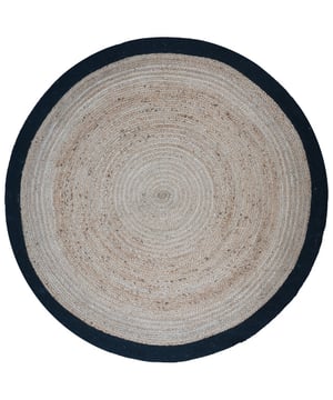 
Een jute vloerkleed is een echte eye-catcher voor in je interieur! Dit vlakgeweven vloerkleed van het merk Home67 is gemaakt van 100% jute en heeft een moderne bohemian uitstraling. De ronde vorm is perfect voor je woon- of slaapkamer! Leverbaar in de volgende maten: ø120 cm, ø160 cm en ø180 cm. Merk: Home67 Materiaal: Jute Kleur: Naturel;Zwart EAN: 7141041988186