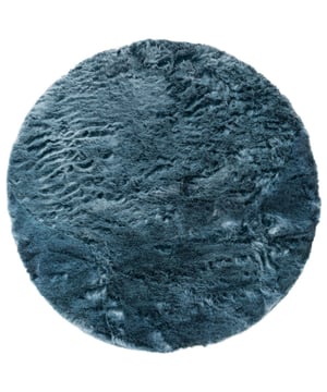 
Vloerkleed Donsie van het merk Home67 is het zachtste en meest fluffy vloerkleed uit onze collectie. Dit ronde vloerkleed heeft een warme uitstraling. Als je op zoek bent naar een vloerkleed dat je interieur opfleurt dan is dit hét vloerkleed voor jou. Dit zachte, hoogpolige vloerkleed heeft een hoog knuffelgehalte en zorgt ervoor dat je het liefst de hele dag op dit vloerkleed wilt zitten, zo zacht! Leg dit vloerkleed in je slaapkamer en je hebt nooit meer koude voeten wanneer je 's ochtends uit bed stapt. Het vloerkleed is gemaakt van 100% polyester. Het faux fur materiaal brengt veel comfort en voelt warm aan voor je voeten. Karpet Donsie is leverbaar in verschillende kleuren en de volgende maten: ø160 cm, ø180 cm, 160 x 230 cm en 180 x 260 cm. Merk: Home67 Materiaal: Synthetisch Kleur: Blauw EAN: 7141041981606