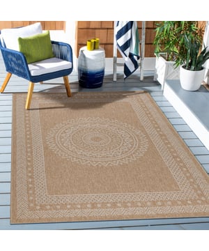 
- 140x200 CM   Gemaakt van hoogwaardig en onderhoudsvriendelijk polypropyleen, bieden de buitenkleden uit de Natur-collectie de perfecte oplossing voor zowel binnen- als buitengebruik. Met hun duurzame constructie zijn ze bestand tegen de elementen, waardoor ze perfect zijn voor terrassen, patio's, tuinen en zelfs drukke binnenruimtes. De kleden uit de Natur-collectie zijn ontworpen met oog voor detail en esthetiek. Ze zijn verkrijgbaar in een verscheidenheid aan prachtige kleuren en patronen, waardoor je eindeloze mogelijkheden hebt om je buitenruimte te personaliseren en een warme, uitnodigende sfeer te creëren. Daarnaast bieden de kleden uit de Natur-collectie het voordeel van onderhoudsgemak. Het polypropyleen materiaal is vlekbestendig en gemakkelijk schoon te maken. Gewoon even afspoelen met water of voor hardnekkige vlekken een mild schoonmaakmiddel gebruiken, en je kleden zien Merk: Muratap Materiaal: Polypropyleen Kleur: Beige Afmetingen: 140x200 CM EAN: 8720728979564