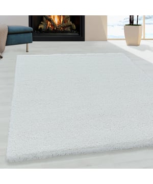 
Supersoft hoogpolig vloerkleed. Dit tapijt zorgt voor warmte en sfeer in uw kamer. - 200x290 CM  Himalaya Pearl Hoogpolige Shaggy Vloerkleden De Himalaya Pearl Collectie zorgt met zijn moderne kleuren voor een bijzonder warme sfeer in huis. Dit vloerkleed is geschikt in zowel de woonkamer als in slaapkamers. Met zijn Poolhoogte van ruim 30mm is dit vloerkleed bijzonder dik geknoopt. - Vlekbestendig en onderhoudsvriendelijk omdat het kleed is gemaakt van synthetische vezels. - Kleurvast, waterafstotend, antistatisch en anti-allergisch. - Naast een zacht en comfortabel gevoel beschikt dit materiaal over diverse goede eigenschappen waardoor het tapijt pluisvrij en gemakkelijk schoon te maken is. Productspecificaties: 100% Soft Touch Polypropyleen Poolhoogte : 30mm Gewicht = 2.100gr/m² Geluiddempend Geschikt voor vloerverwarming Anti-statisch en Merk: Muratap Materiaal: Synthetisch Kleur: Wit Afmetingen: 200x290 CM EAN: 6017401675618