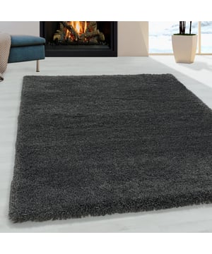 
Supersoft hoogpolig vloerkleed. Dit tapijt zorgt voor warmte en sfeer in uw kamer. - 200x290 CM  Himalaya Pearl Hoogpolige Shaggy Vloerkleden De Himalaya Pearl Collectie zorgt met zijn moderne kleuren voor een bijzonder warme sfeer in huis. Dit vloerkleed is geschikt in zowel de woonkamer als in slaapkamers. Met zijn Poolhoogte van ruim 30mm is dit vloerkleed bijzonder dik geknoopt. - Vlekbestendig en onderhoudsvriendelijk omdat het kleed is gemaakt van synthetische vezels. - Kleurvast, waterafstotend, antistatisch en anti-allergisch. - Naast een zacht en comfortabel gevoel beschikt dit materiaal over diverse goede eigenschappen waardoor het tapijt pluisvrij en gemakkelijk schoon te maken is. Productspecificaties: 100% Soft Touch Polypropyleen Poolhoogte : 30mm Gewicht = 2.100gr/m² Geluiddempend Geschikt voor vloerverwarming Anti-statisch en Merk: Muratap Materiaal: Synthetisch Kleur: Grijs Afmetingen: 200x290 CM EAN: 6017419646693