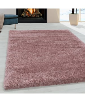 
Supersoft hoogpolig vloerkleed. Dit tapijt zorgt voor warmte en sfeer in uw kamer. - 200x290 CM  Himalaya Pearl Hoogpolige Shaggy Vloerkleden De Himalaya Pearl Collectie zorgt met zijn moderne kleuren voor een bijzonder warme sfeer in huis. Dit vloerkleed is geschikt in zowel de woonkamer als in slaapkamers. Met zijn Poolhoogte van ruim 30mm is dit vloerkleed bijzonder dik geknoopt. - Vlekbestendig en onderhoudsvriendelijk omdat het kleed is gemaakt van synthetische vezels. - Kleurvast, waterafstotend, antistatisch en anti-allergisch. - Naast een zacht en comfortabel gevoel beschikt dit materiaal over diverse goede eigenschappen waardoor het tapijt pluisvrij en gemakkelijk schoon te maken is. Productspecificaties: 100% Soft Touch Polypropyleen Poolhoogte : 30mm Gewicht = 2.100gr/m² Geluiddempend Geschikt voor vloerverwarming Anti-statisch en Merk: Muratap Materiaal: Synthetisch Kleur: Roze Afmetingen: 200x290 CM EAN: 6017422730761